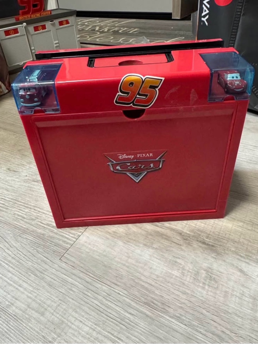 Disney Cars Red Lightning McQueen Carry Case Playset
